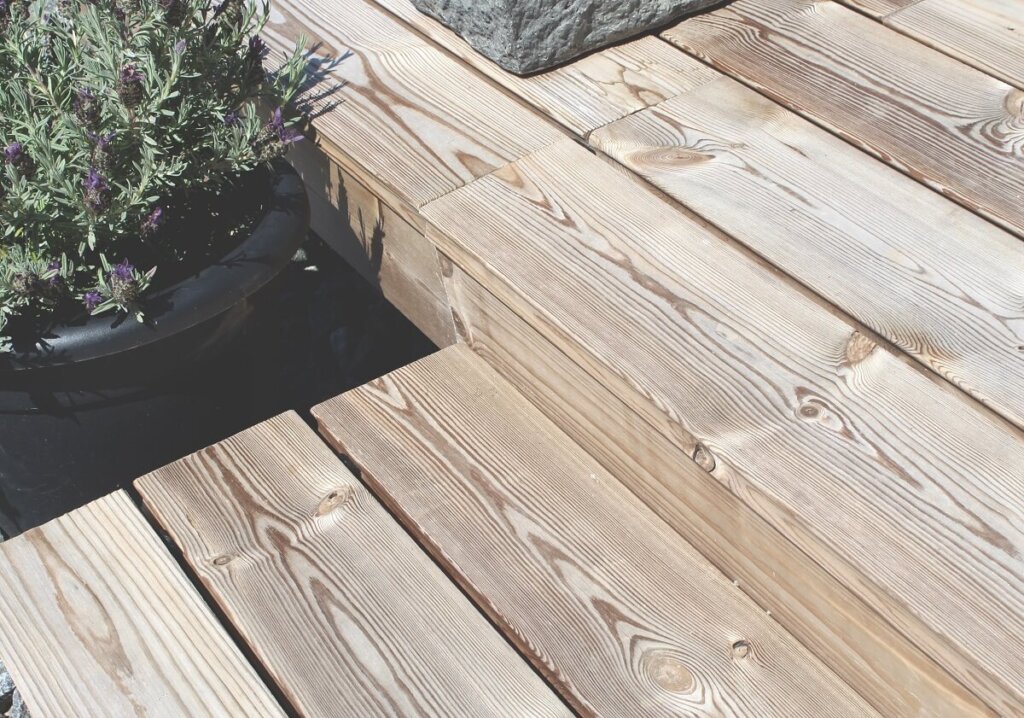 SARI ÇAM DECK 